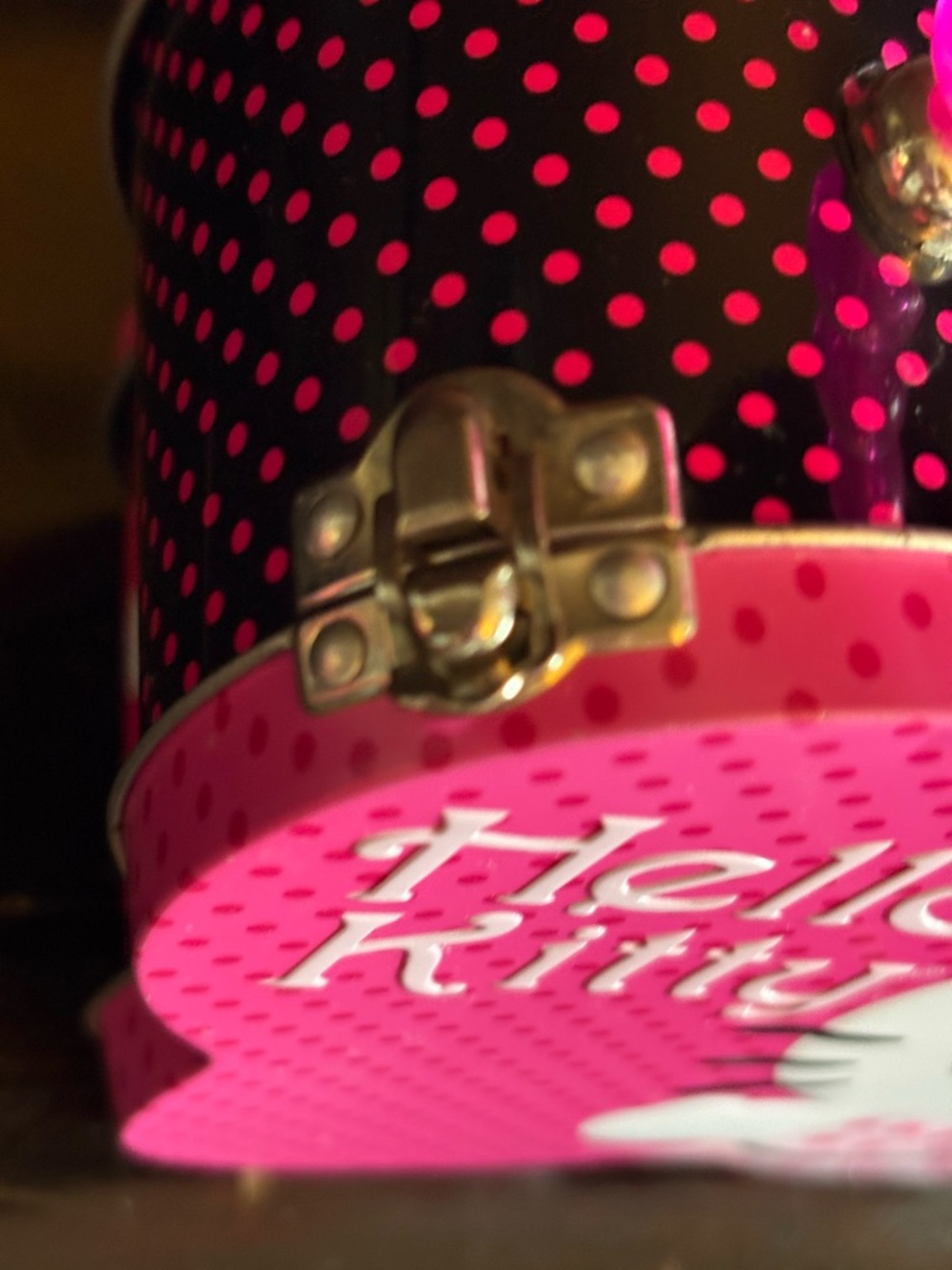 Hello Kitty Hot Pink Polka Dot Heart Tin Purse - Picture 4 of 10
